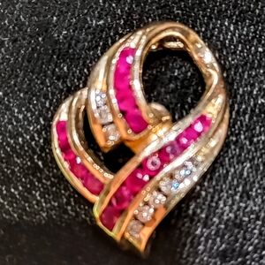 14 KT SOLID GOLD PENDANT, 5g,  1"x1", adorned with Diamonds& Rubies 1-2mm